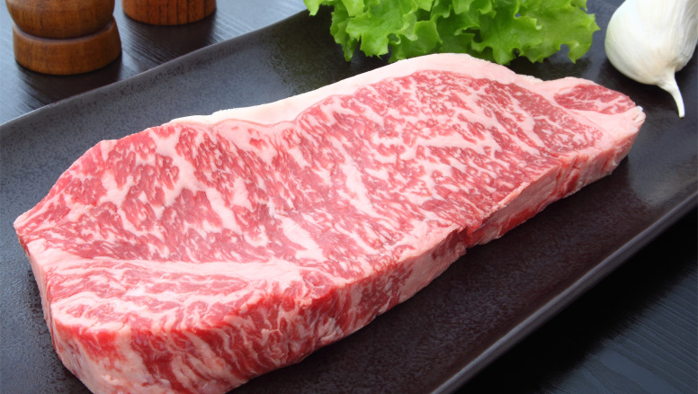 小西湖食品配送冷库存储的牛肉